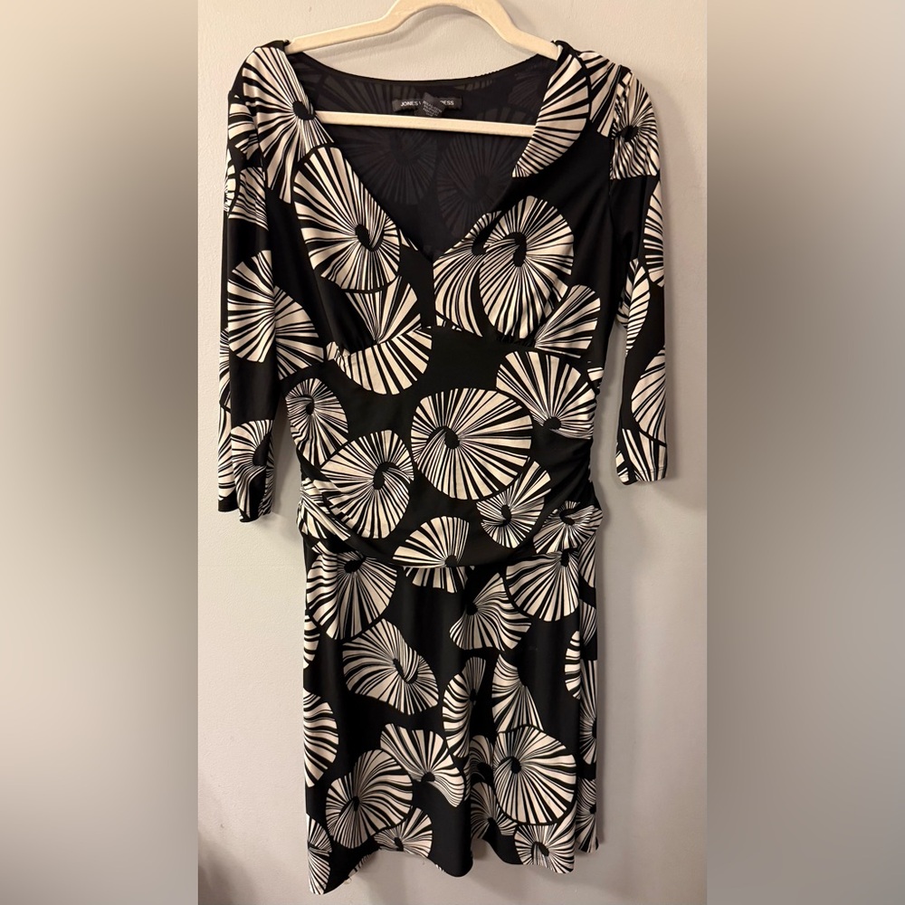 Jones Wear Classic Black and White Dress size 14